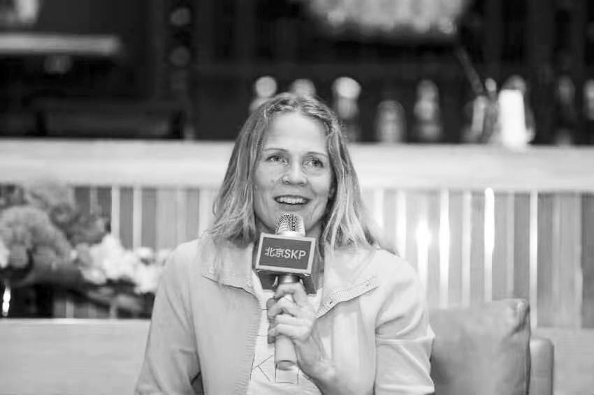 写《两姐妹》为警示欧洲年轻人