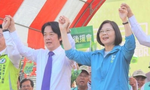 绿媒民调： 蔡赖49%韩张19%差30趴飙新高