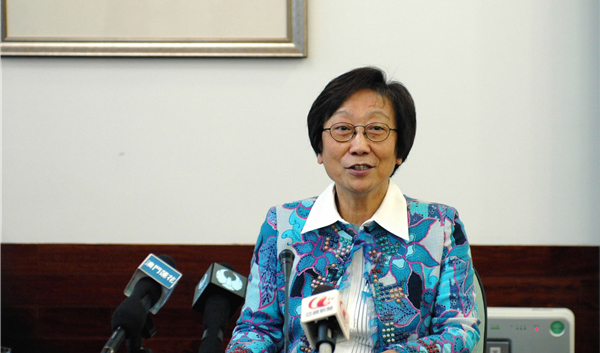 曾任三屆澳門立會主席 曹其真：用中文議事感光榮