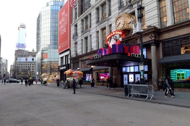 網購續火爆 實體生意淡 「黑五」銷售冰火兩重天