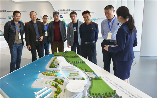 觀山覽海賞魅力大鵬 作家籲保護好「大自然給予的禮物」