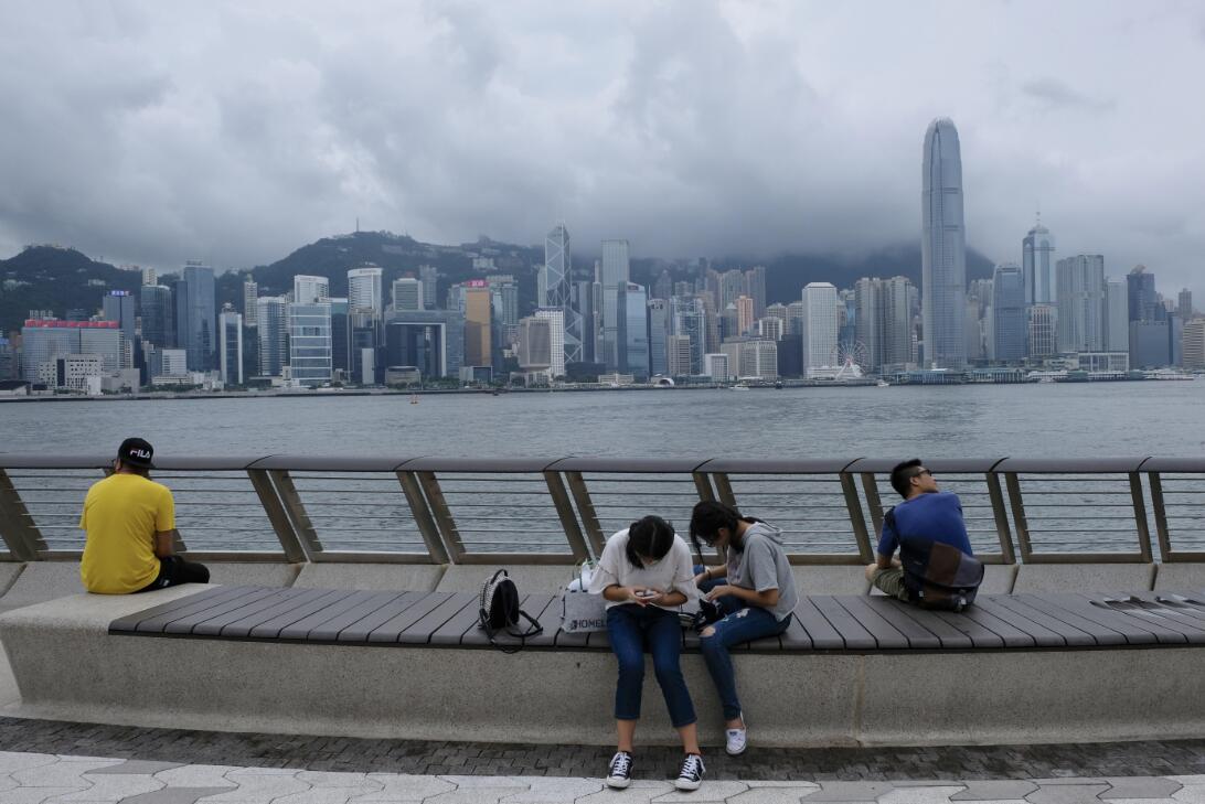 暴亂令港經濟死火