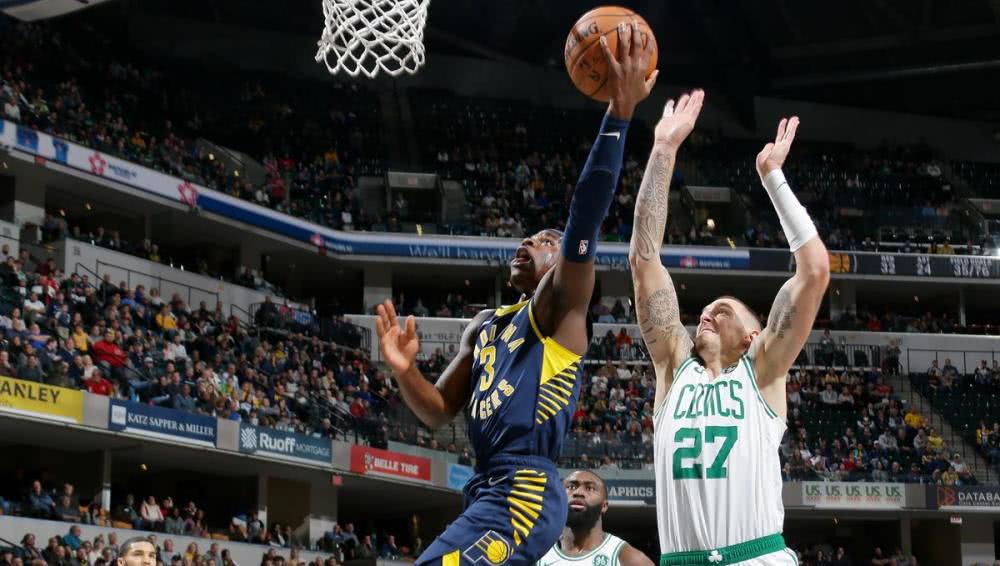 直击-霍乐迪兄弟双剑合璧 主帅：替补帮球队赢下绿军