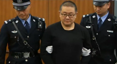 一个“孙小果”，一群“保护伞”！