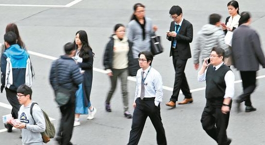 台灣2018年薪資平均數62.9萬台幣 近7成員工未達標