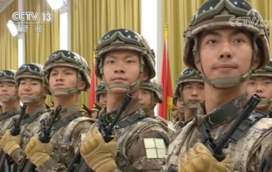 驻澳门部队首次编入反恐、防爆等方队接受检阅