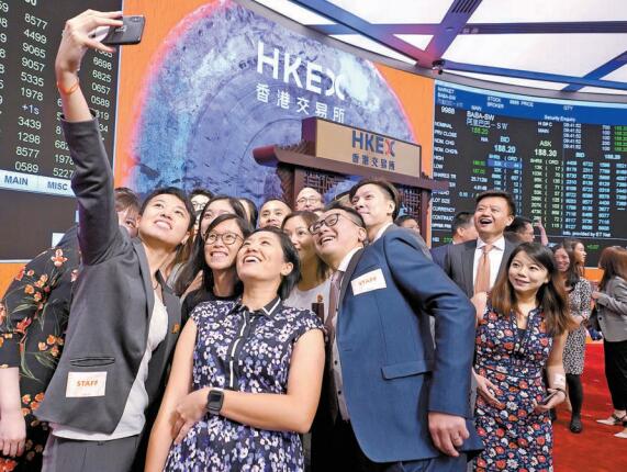 阿里巴巴上市狂吸金 新經濟股撐起恒指成交