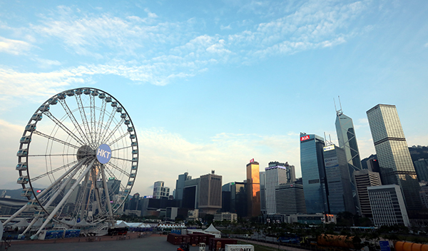 內憂外患 寫字樓交投冰封 50甲廈全年僅132宗買賣