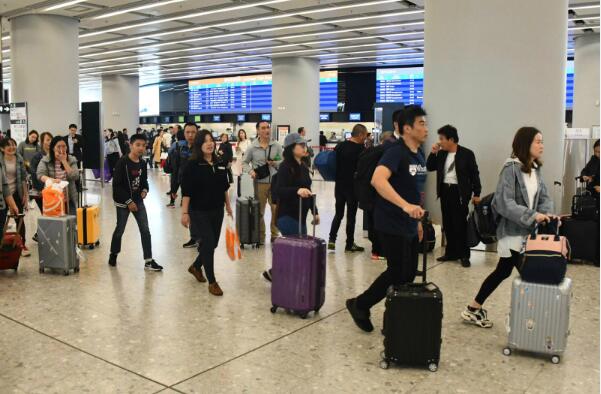 除夕元旦出入境人次按年大跌30%