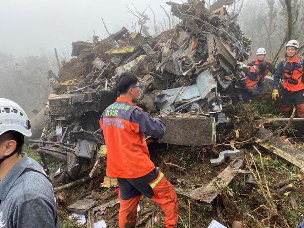 台媒：黑鹰坠机回传信息紊乱 台防务部门曾二度给错搜救坐标
