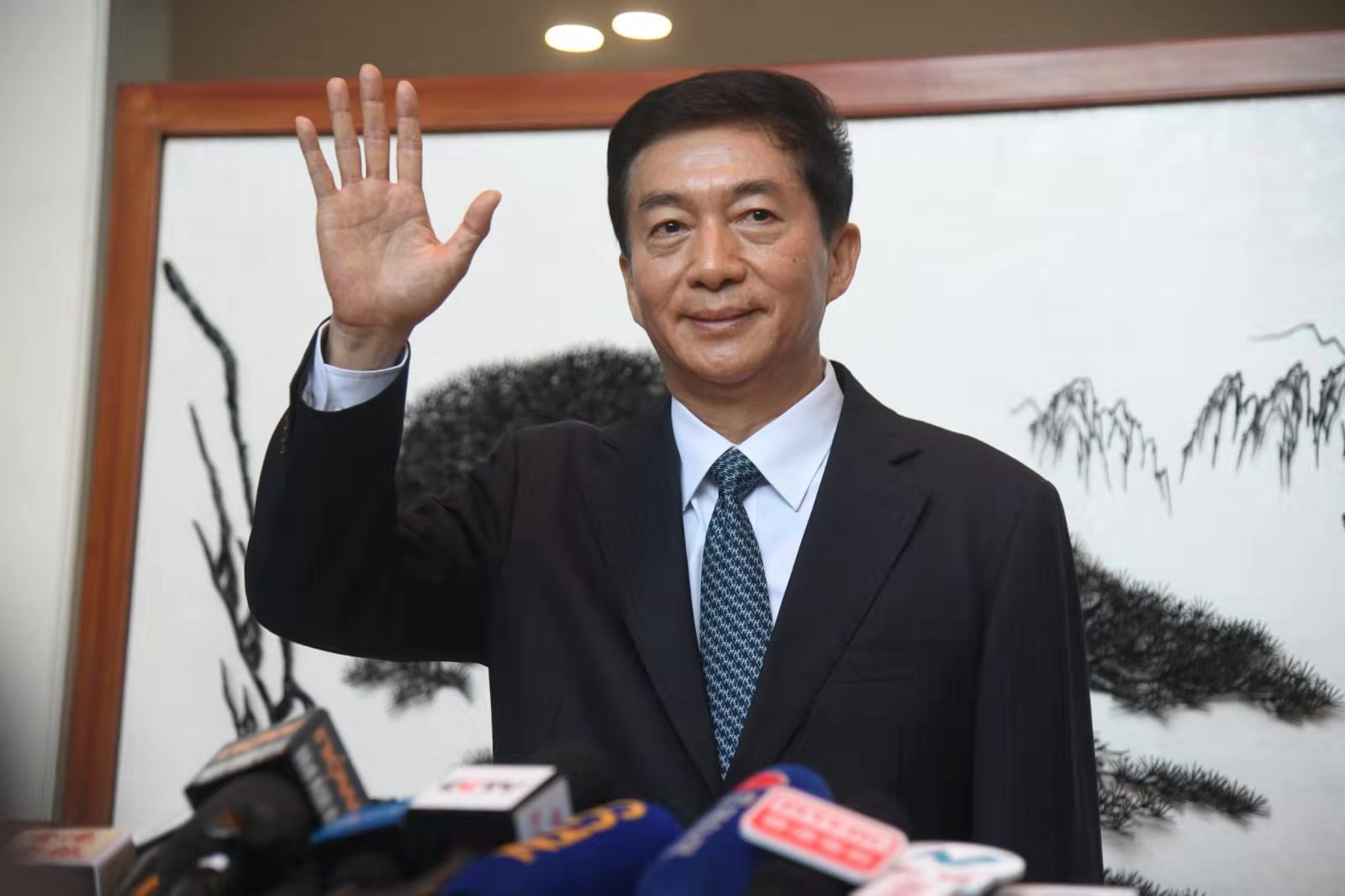 【记者手记】駱惠寧首日上班即見傳媒：審慎中見真誠