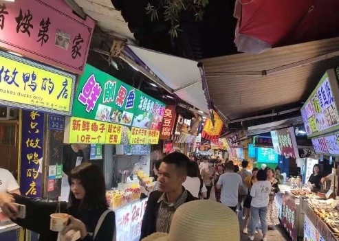 厦门夜间消费图景丰富 环岛夜游领略别样风景