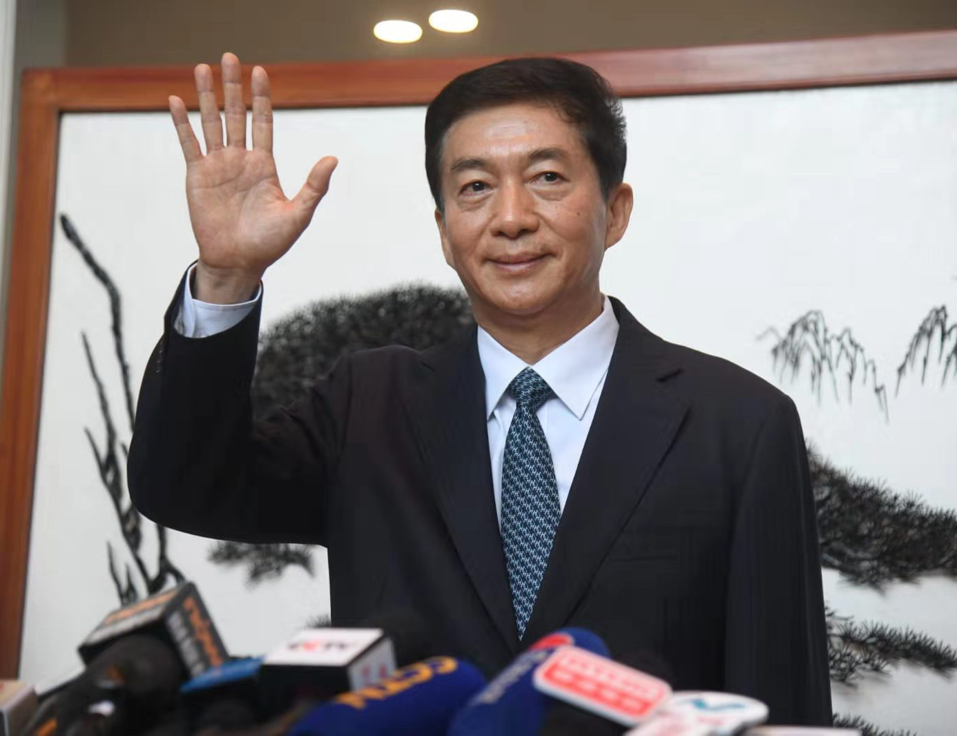 駱惠寧首秀傳遞的信息
