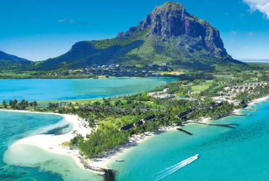 距印度3800公里的毛里求斯岛，为何印度人是第一大民族？