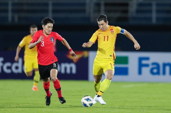 踢韩国为啥连换三个前锋？中国国奥胜在“不怂”输也在“不怂”