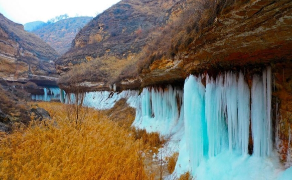 美不胜收！黄土塬罕见天然冰瀑群