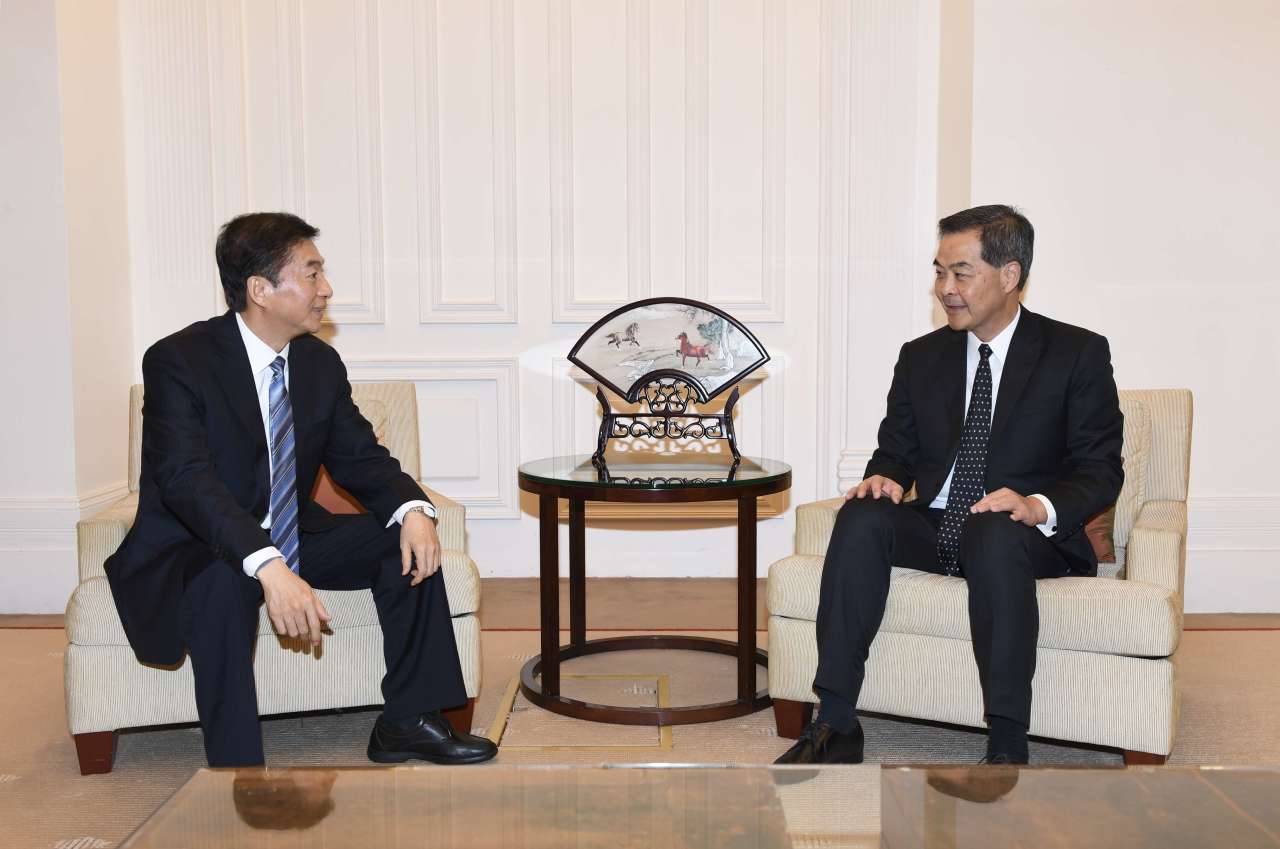 中联办主任骆惠宁拜会全国政协副主席梁振英