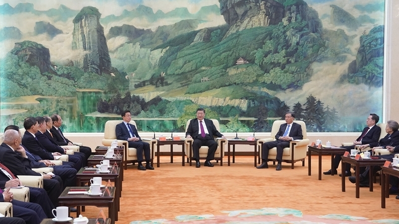 习近平同党外人士共迎新春