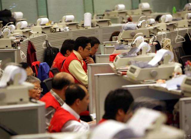 【港股】恒指跌0.39% 九毛九上市首日暴涨56%