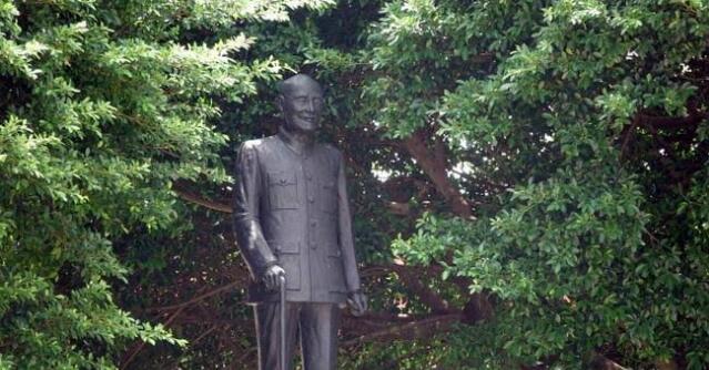 秋后算账？台湾“大选”后蒋介石铜像连夜被拆