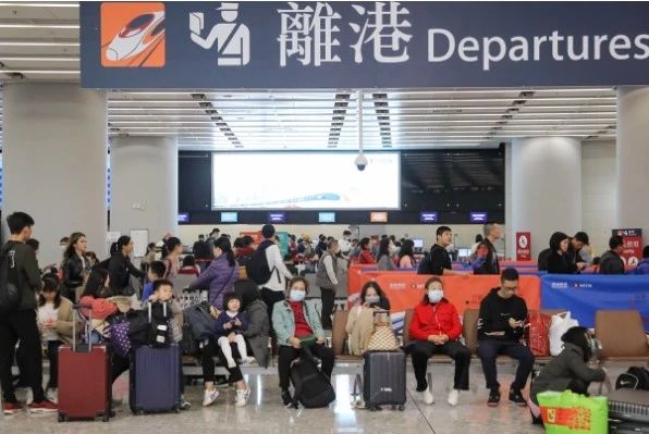 莫讓疫情拖垮港經濟