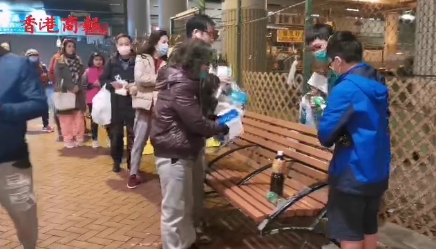 香港正能量：市民免费派口罩获大贊