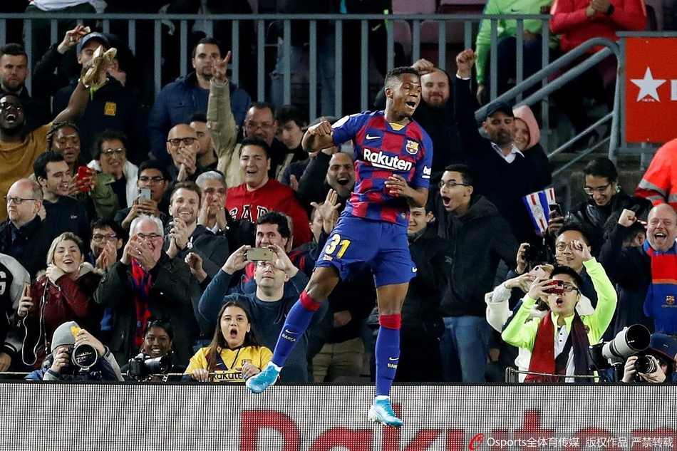 梅西两度助攻17岁的法蒂，就像小罗当年带着梅西成长