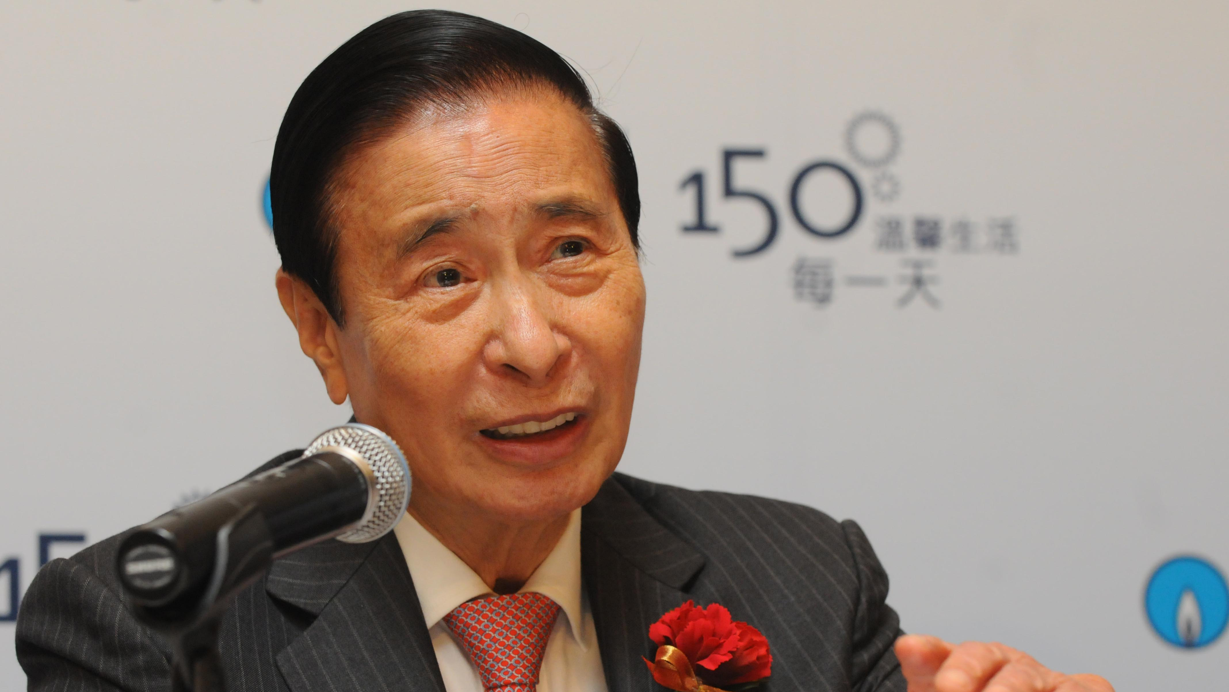 四叔2371亿身家荣登港首富 李嘉诚冧庄21年后首次居次席