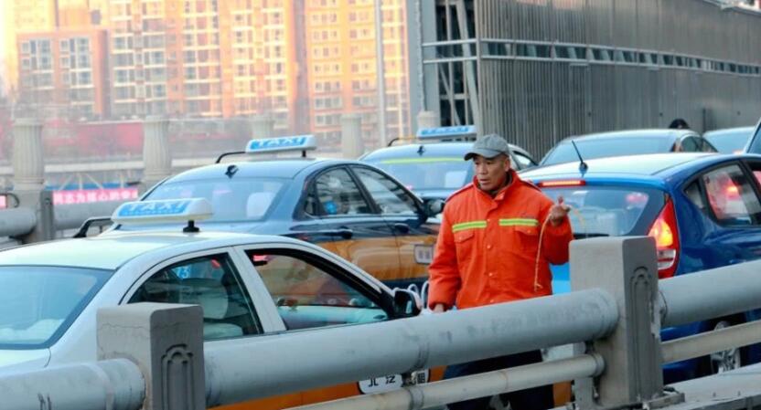 减免承包金、发补贴，12城鼓励出租车正常运营