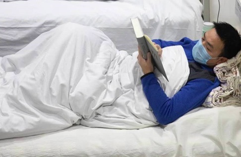 方舱医院“读书哥”，被所读之书的作者福山转发了