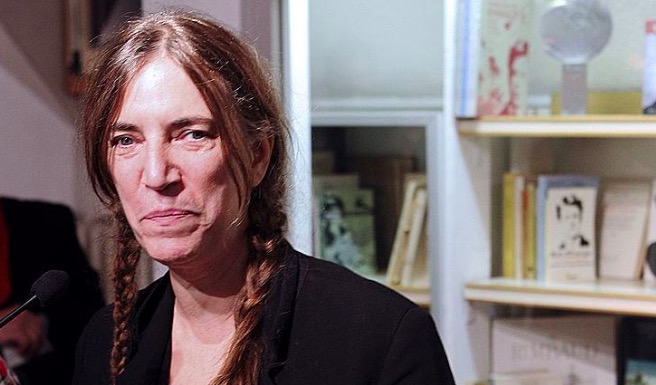 美国一书店被盗百余册珍本图书 帕蒂·史密斯捐赠签名本