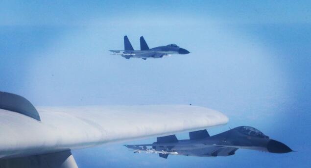 先否认后承认 台军证实大陆歼11锁定台湾F16