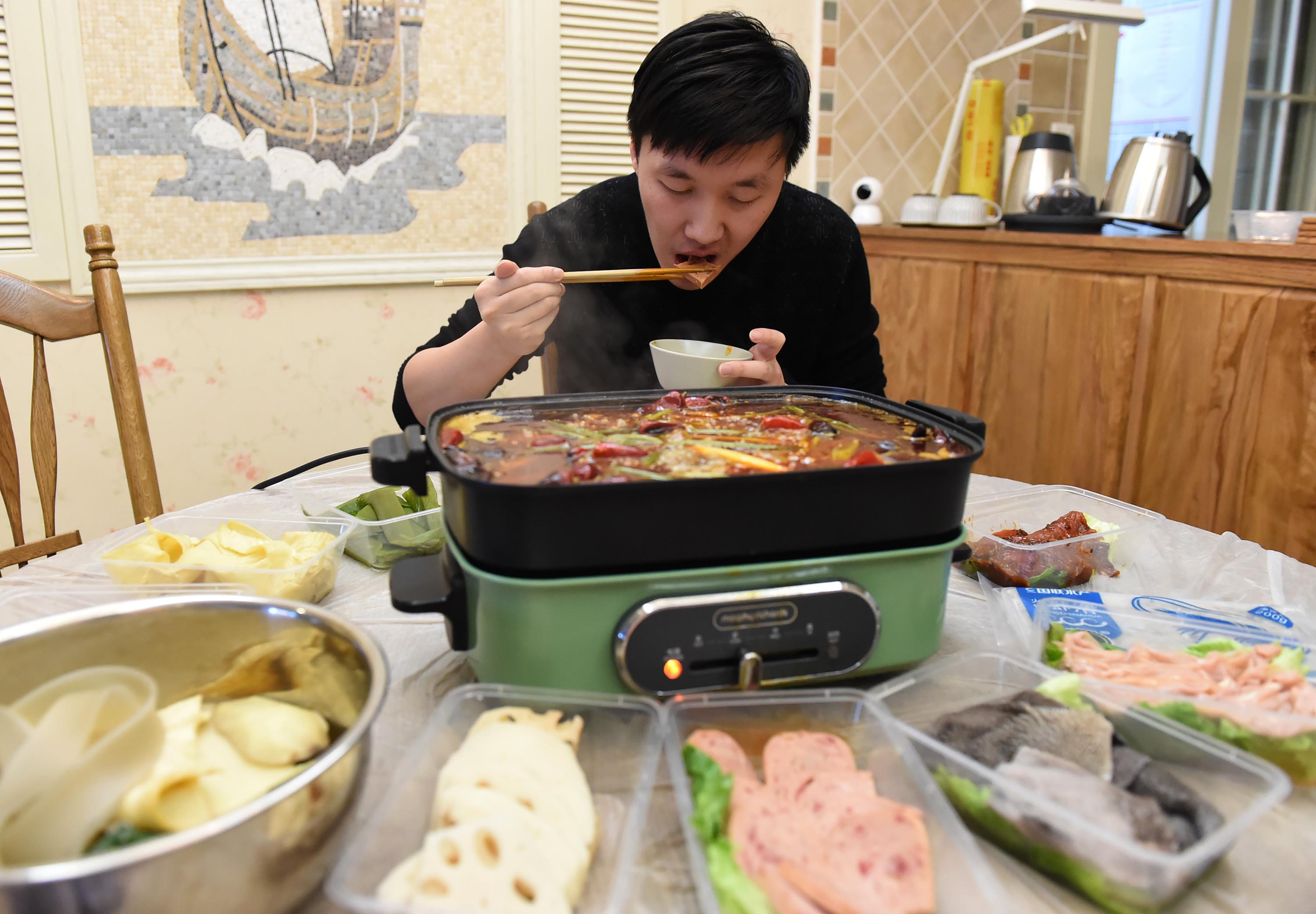 疫情期間網絡宅經濟升溫 共享員工無接觸服務興起