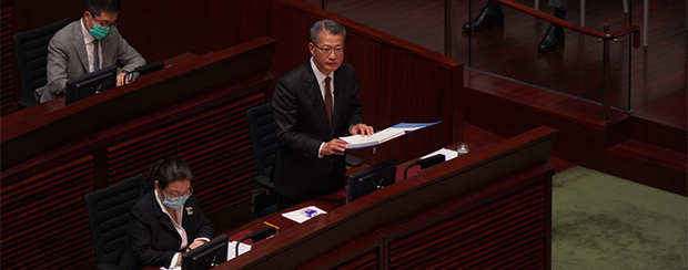 【財政預算案】陳茂波：向18歲或以上永久居民每人派錢1萬元