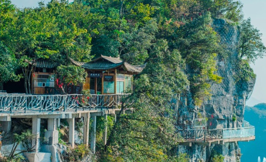  张家界：市内多个旅游景区相继开放，两个月内门票半价