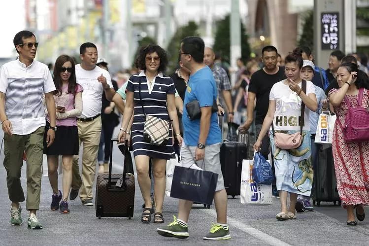 中国人不出门，全世界都撑不住