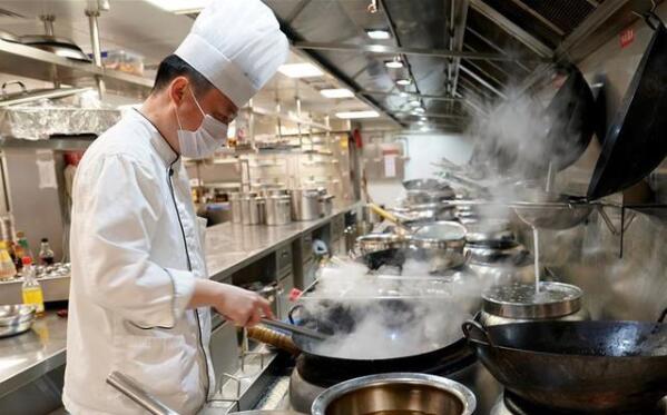 内地企業社保降費料超萬億 後續仍有惠策助企渡難關