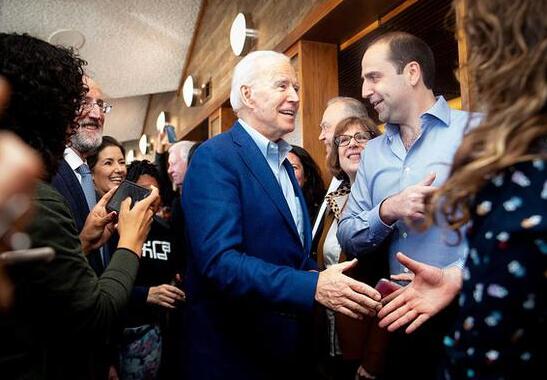 拜登大胜鼓舞市场 道指飙升1170点