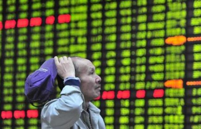 【收评】三大股指收盘集体回调沪指大跌3% 成交再破万亿 北向资金净流出逾120亿