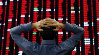 恒指重挫4.23%险守25000点 沪指大跌3%