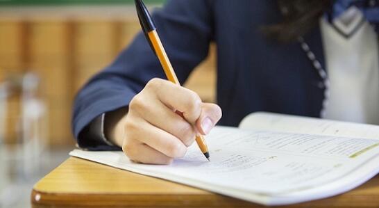 教育部：优先初三高三学生复学，大学开学继续延后