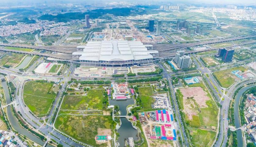 國內最大足球場悬念  下月廣州南站揭晓