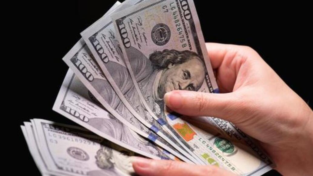 市场资金有多紧缺？美联储一边放水美元一边大涨