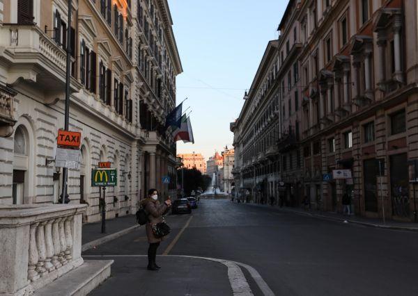 意大利新增新冠肺炎确诊病例超四千例 累计35713例