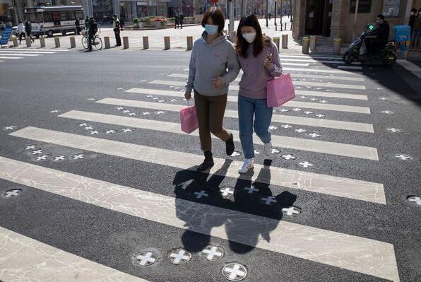 標普：香港經濟收縮1.7% 內地今年經濟將放緩至2.9%