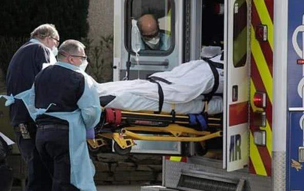美国确诊病例超4万例 单日死亡人数首次破100