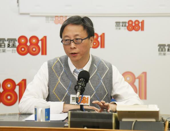 何栢良促海外回港人士社交戒嚴 在家亦需戴口罩