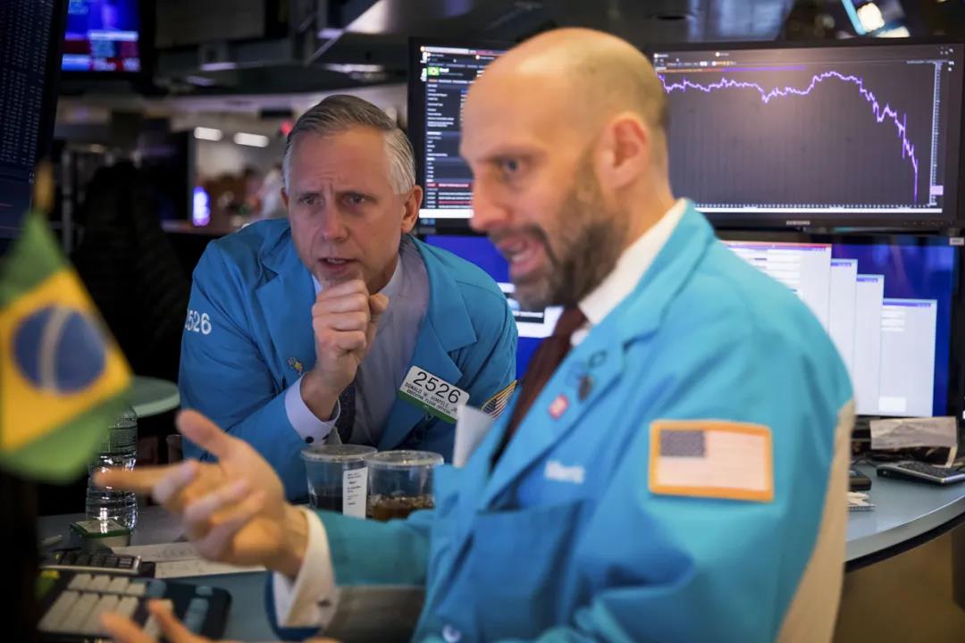 美股坐过山车 暴涨后尾盘跳水 