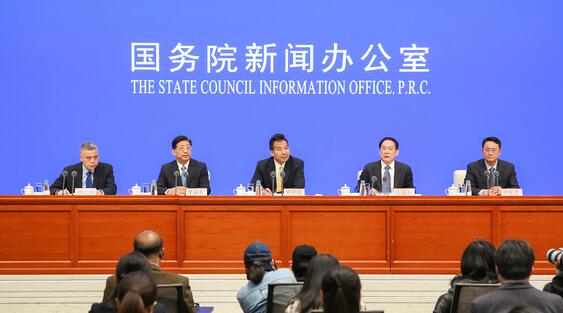 外交部回应新冠肺炎源头之争：需要听取专业科学的意见
