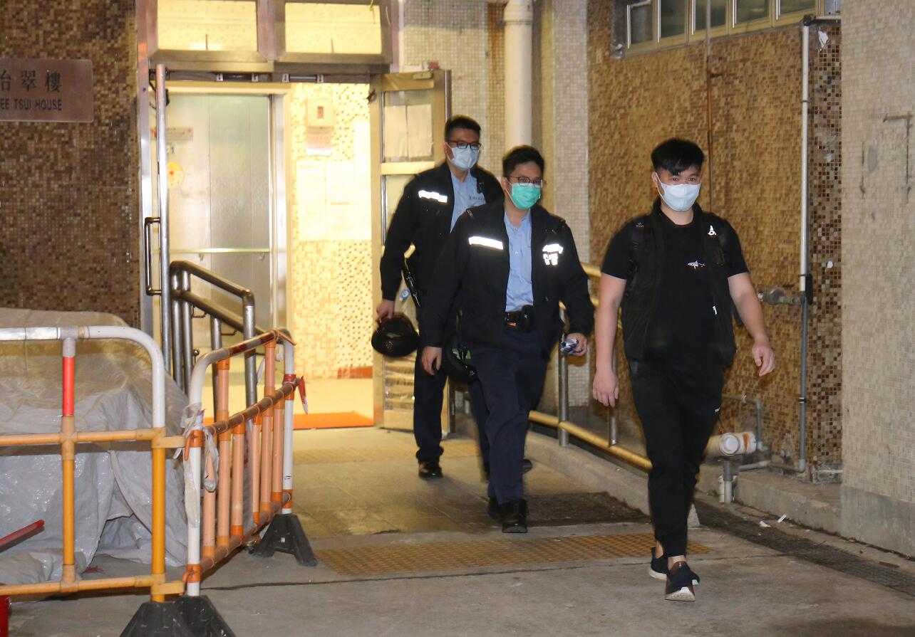 柴灣環翠邨夫婦燒炭倒斃單位 疑因疫情影響致財困共赴黃泉
